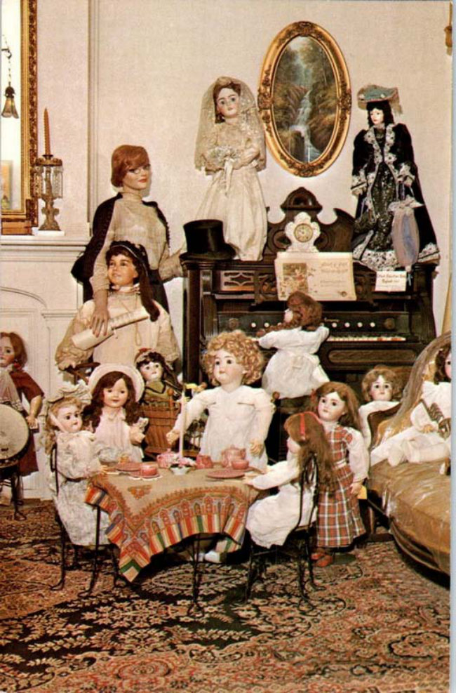 Another postcard of Raggedy Ann Museum manual cover